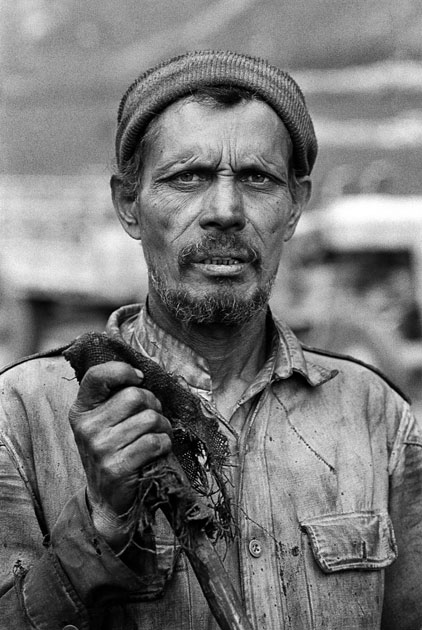 12_roadworker.indian.blackandwhite.jpg